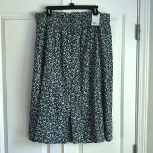 Cute floral skirt. NWT